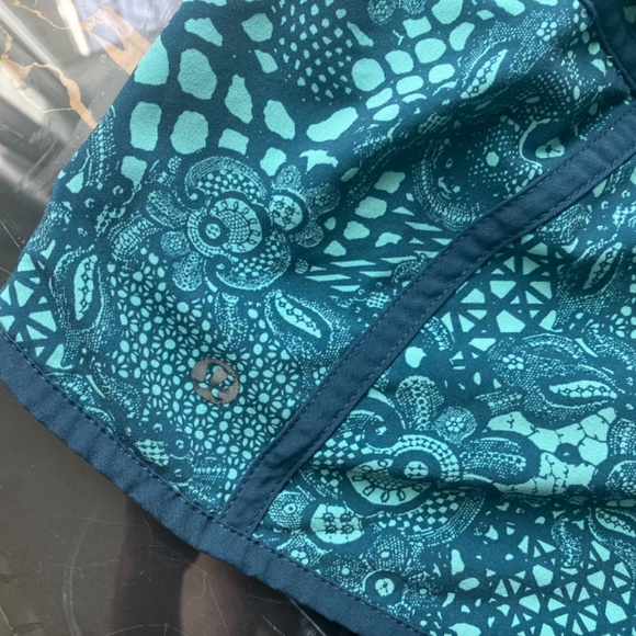 Lululemon shorts size 4 - Picture 4 of 6